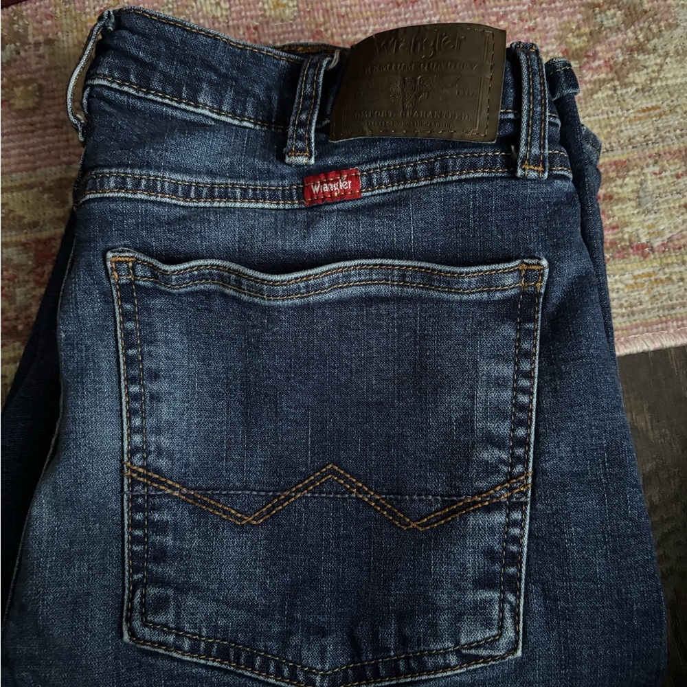 Wrangler Blue Relaxed Fit Jeans with Classic Indigo Style